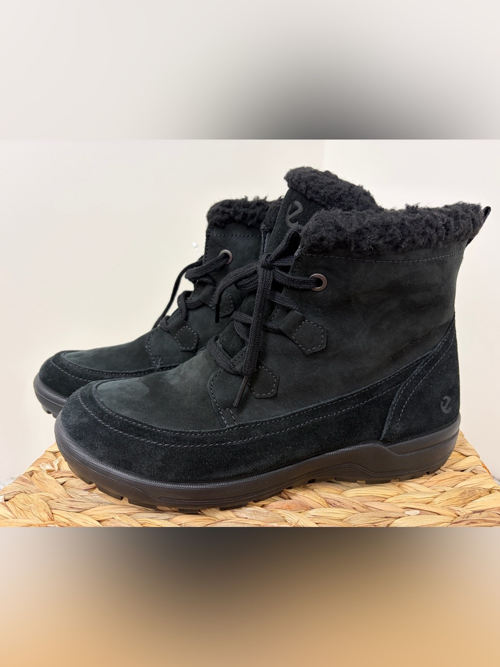 Ecco Black Suede Faux-Fur Lined Lace-Up Winter Boots
